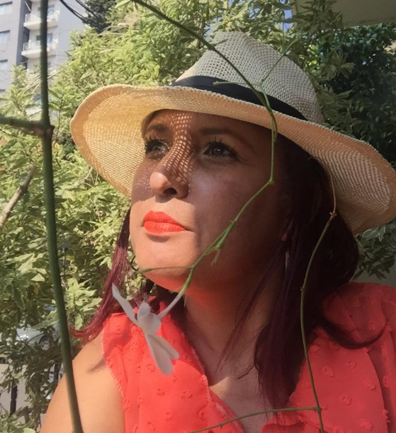 Fotografía oficial de la escritora Francy De los Ríos